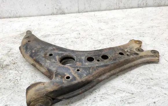 Volkswagen Polo IV 9N3 Front lower control arm/wishbone 6Q0407157C
