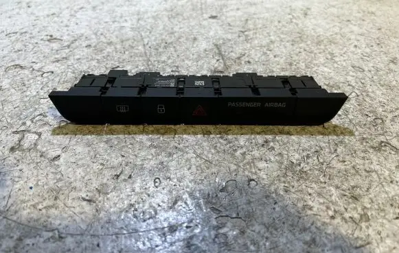 Skoda Fabia Mk3 (NJ) A set of switches 6V0927132A 03498508102