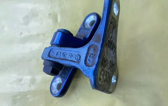Mercedes-Benz C W203 Front door upper hinge