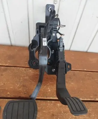 Peugeot 208 Accelerator throttle pedal 9837892280