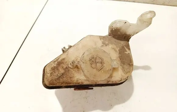Windshield washer fluid reservoir/tank