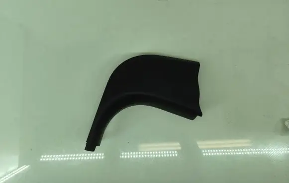 Foot area side trim