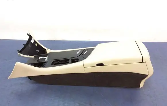 Cadillac CTS Armrest