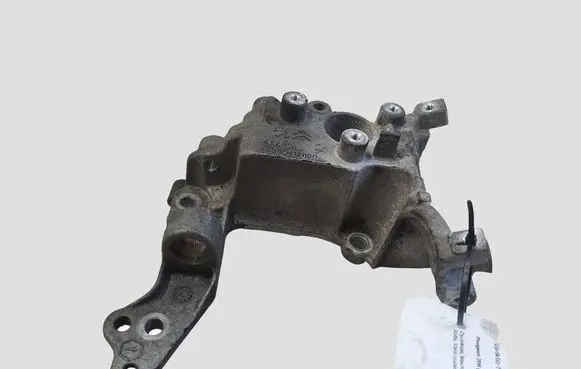 Peugeot 208 I Engine mounting bracket 9804121180