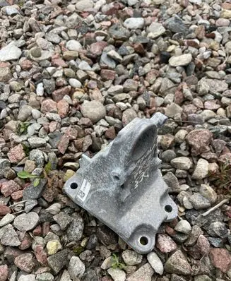 BMW 4 F36 Gran coupe Engine mounting bracket 6859416