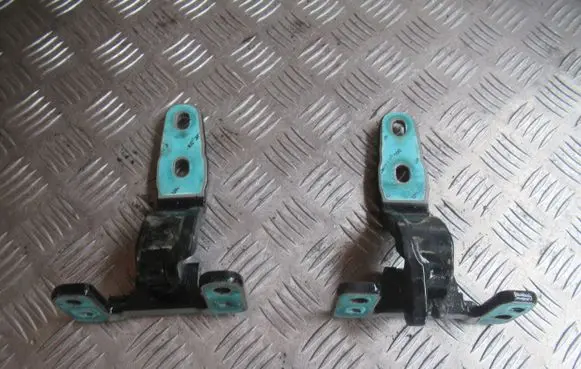 Mercedes-Benz C W205 Shock absorber/damper mounting bracket