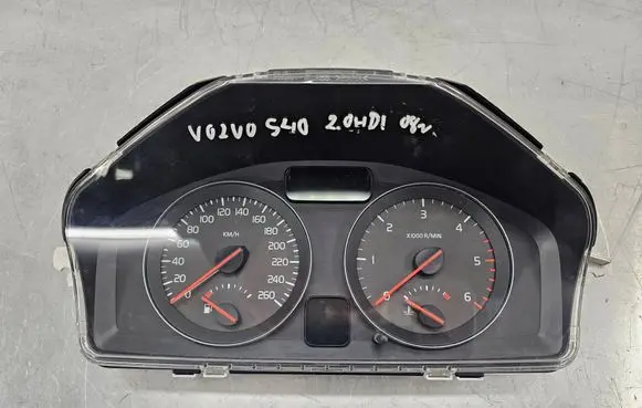 Volvo S40 Speedometer (instrument cluster) 31254776
