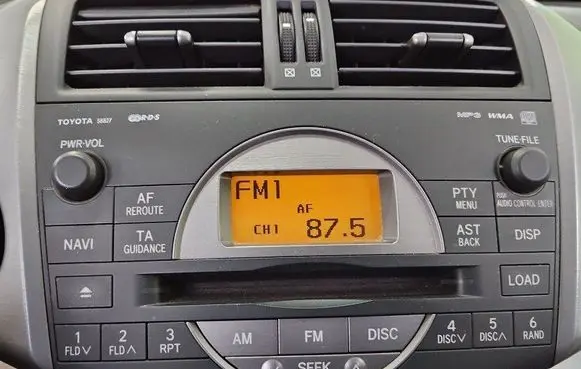 Radio/CD/DVD/GPS head unit