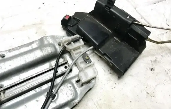 Hyundai Elantra Front door lock