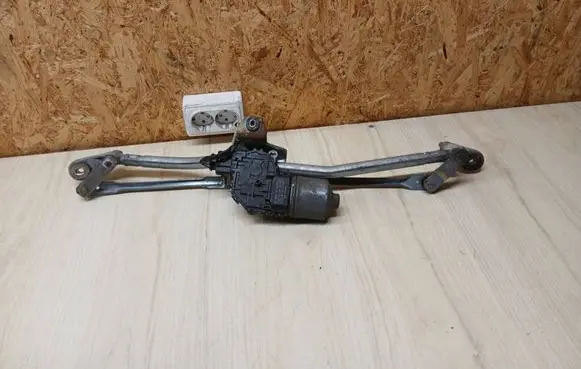Front wiper linkage and motor