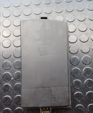 Volkswagen PASSAT B8 Fuse box cover 5Q0937132B