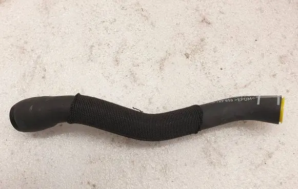 Volkswagen Touareg I Breather hose/pipe 7L6129653