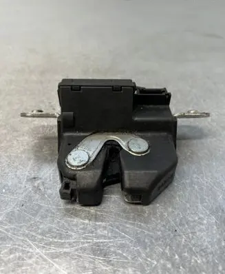 Opel Corsa D Tailgate lock latch 55702971