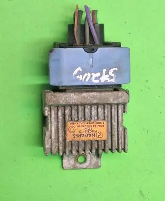 Peugeot 5008 Glow plug pre-heat relay 9663824880 AV6112A343BA