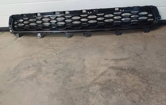 Dodge Durango Front bumper lower grill