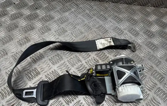 Volkswagen Jetta VI Front seatbelt 33052214 34069605