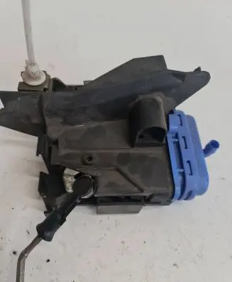 Audi A3 S3 8L Rear door lock 8D0839015A