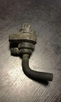 BMW 7 E38 Fuel tank valve 1748875