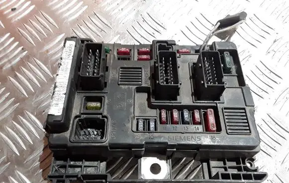 Peugeot 206 Fuse module BSMB2