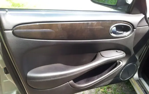 Jaguar XJ X308 Front door speaker cover trim 