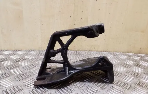 Nissan Qashqai Engine mounting bracket 7854R