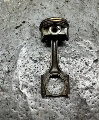 Audi A3 S3 8P Piston with connecting rod 