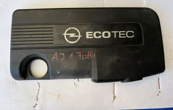 Opel Astra J Engine cover (trim) 55573266
