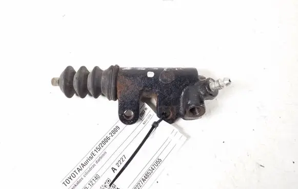 Clutch slave cylinder