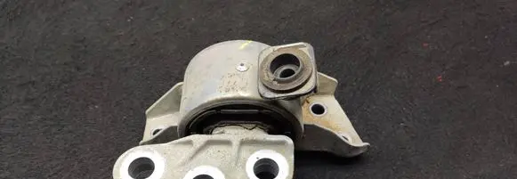 Opel Corsa E Engine mount bracket 13440276