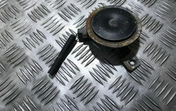 Audi A4 S4 B5 8D Horn signal