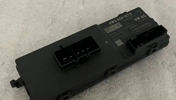 Audi A5 Tailgate/trunk control unit/module 8W8959107D