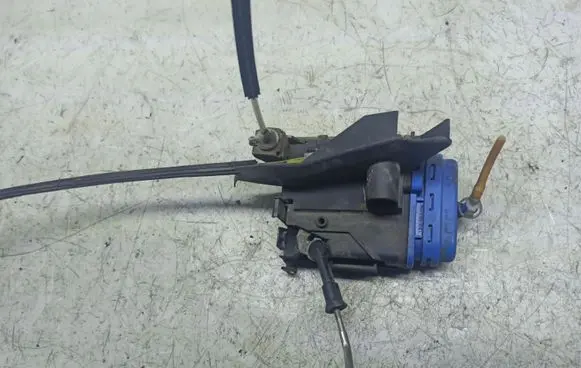 Audi A4 S4 B5 8D Rear door lock 8D0839015A
