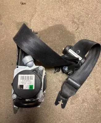 Volvo S60 Front seatbelt P39818844