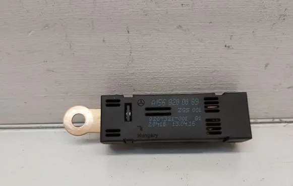 Mercedes-Benz B W246 W242 Aerial antenna amplifier A1568200089