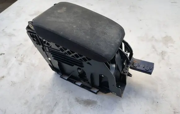 Volkswagen Golf VI Armrest 