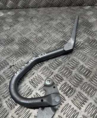 Engine bonnet/hood hinges