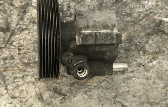 Renault Laguna II Power steering pump 8200054959