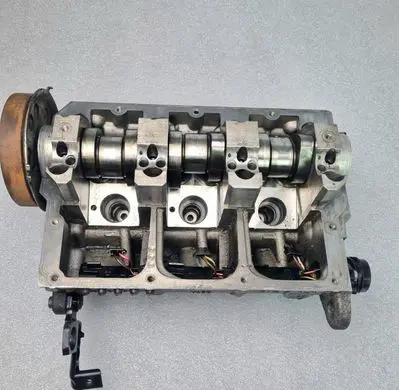Volkswagen Polo IV 9N3 Engine head 045103373H