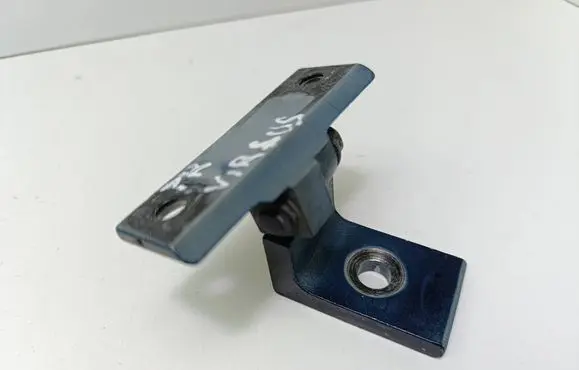 BMW 5 E60 E61 Front door upper hinge 7068073
