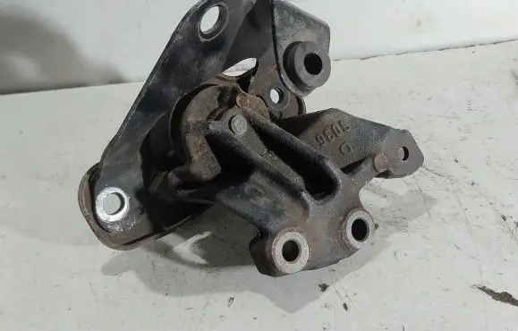 Peugeot 107 Engine mount vacuum valve 