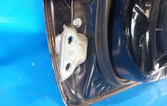 Toyota Prius (XW20) Front door lower hinge 6873033020