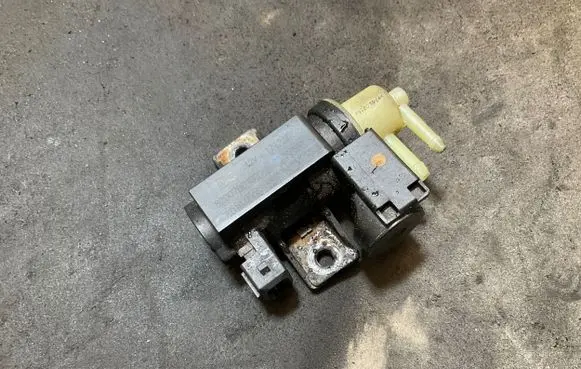Renault Trafic III (X82) Turbo solenoid valve 8200790180 82007806