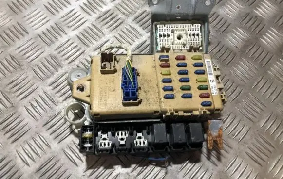 KIA Carnival Fuse box set jb200400 211023