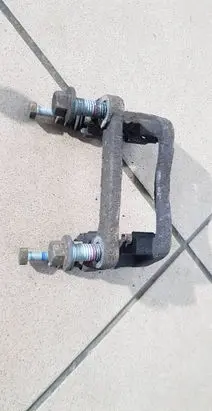 Land Rover Freelander 2 - LR2 Brake caliper pad carrier rear 