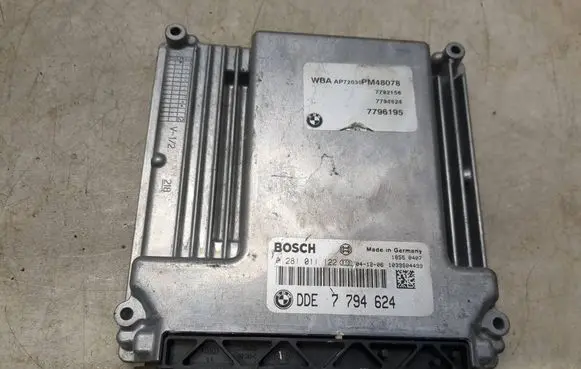 BMW 3 E46 Engine control unit/module 0281011122 1039S04499 7794624