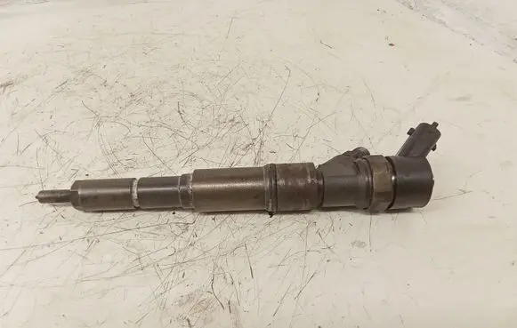 BMW 5 E39 Fuel injector 7785984
