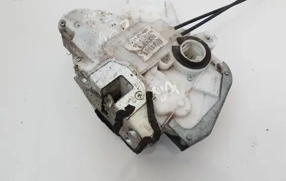 Honda CR-V Front door lock
