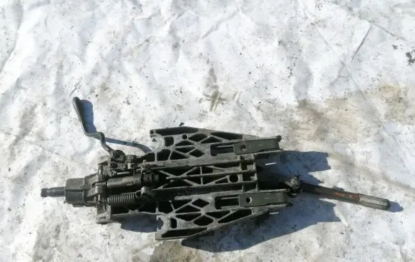 Chrysler Pacifica Steering wheel axle 04690972aa