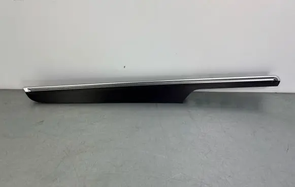 Porsche Macan (95B) Front door trim bar 36165605 95B857409G
