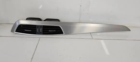 Mercedes-Benz C W204 Dash center air vent grill A2048306154 433012 P186211